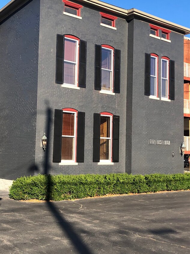 Exterior - 227 E High St