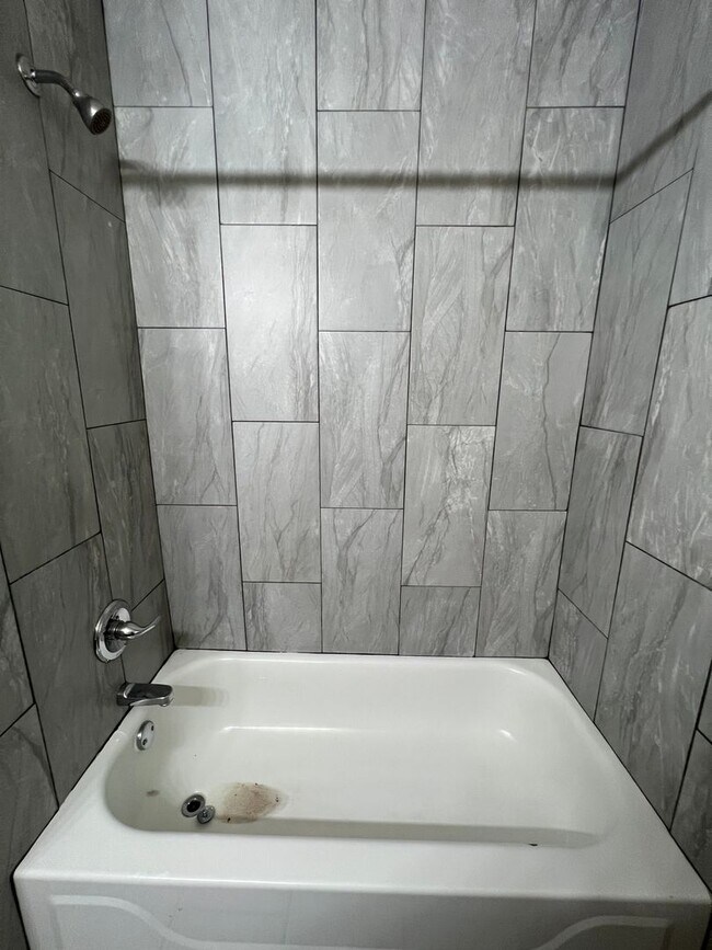 Building Photo - 3 Bed 1.5 Bath House with 1 Car Garage.  T...