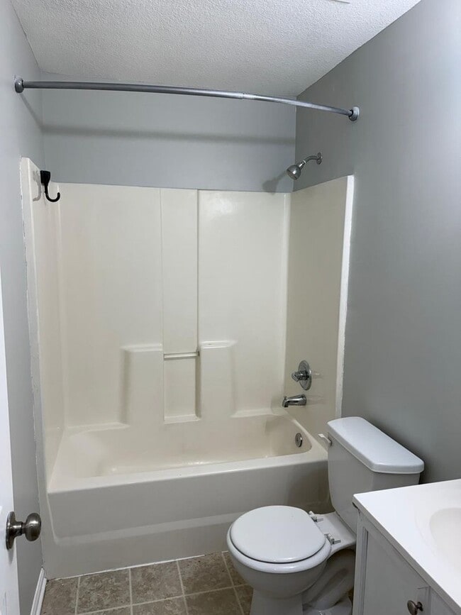 Foto del edificio - 4 Bedroom 2 Bath