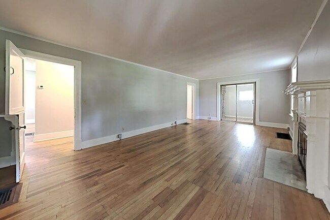 Foto del edificio - 2802 Eastland Ave