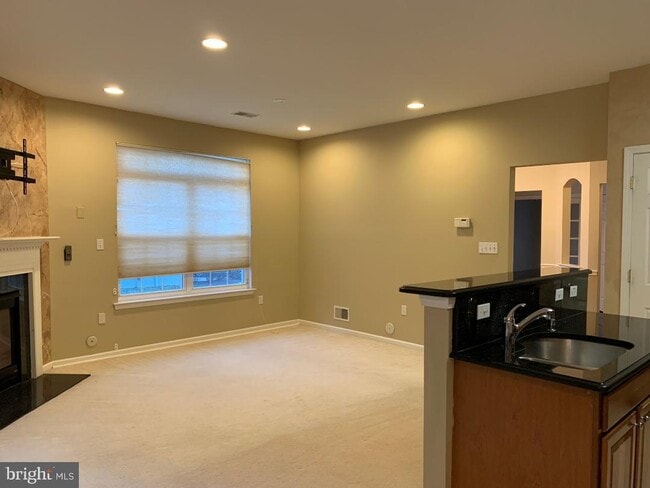 Building Photo - 18 Scarlet Oak Dr