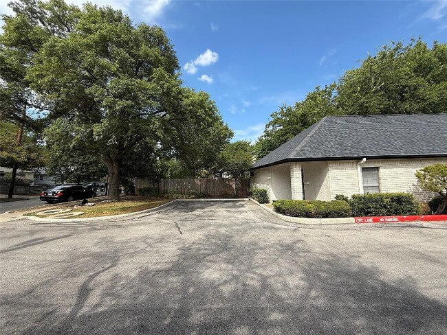 Foto del edificio - 1307 Kinney Ave