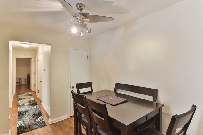 Foto del edificio - 6927 Chippewa St