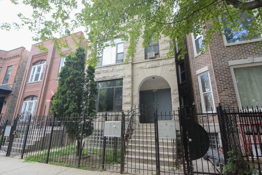 Primary Photo - 1228 N Maplewood Ave