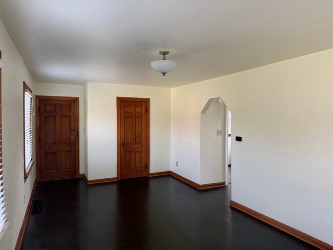 Building Photo - 615 Acorn Dr