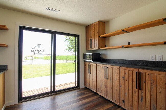Foto del edificio - 4 Bedroom, 3.5 Bath Home in Pasco