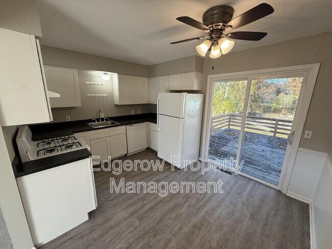 Building Photo - 3543 Wedgewood Dr SW