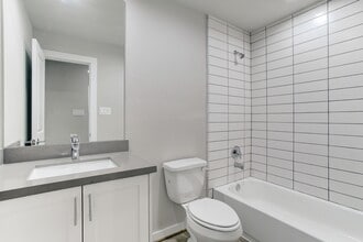 Building Photo - 645 E 11th 1/2 St