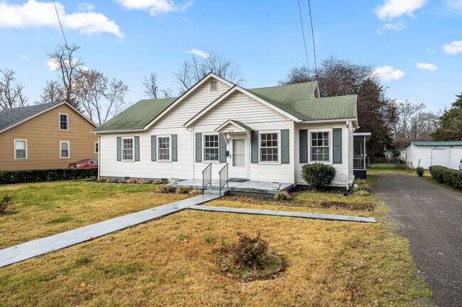 Building Photo - 308 1st Ave
