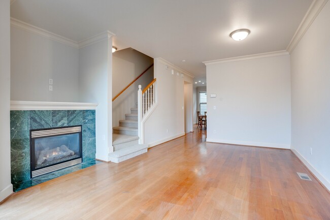 3815 Whitman Ave N Seattle, WA 98103 $3,80... photo'