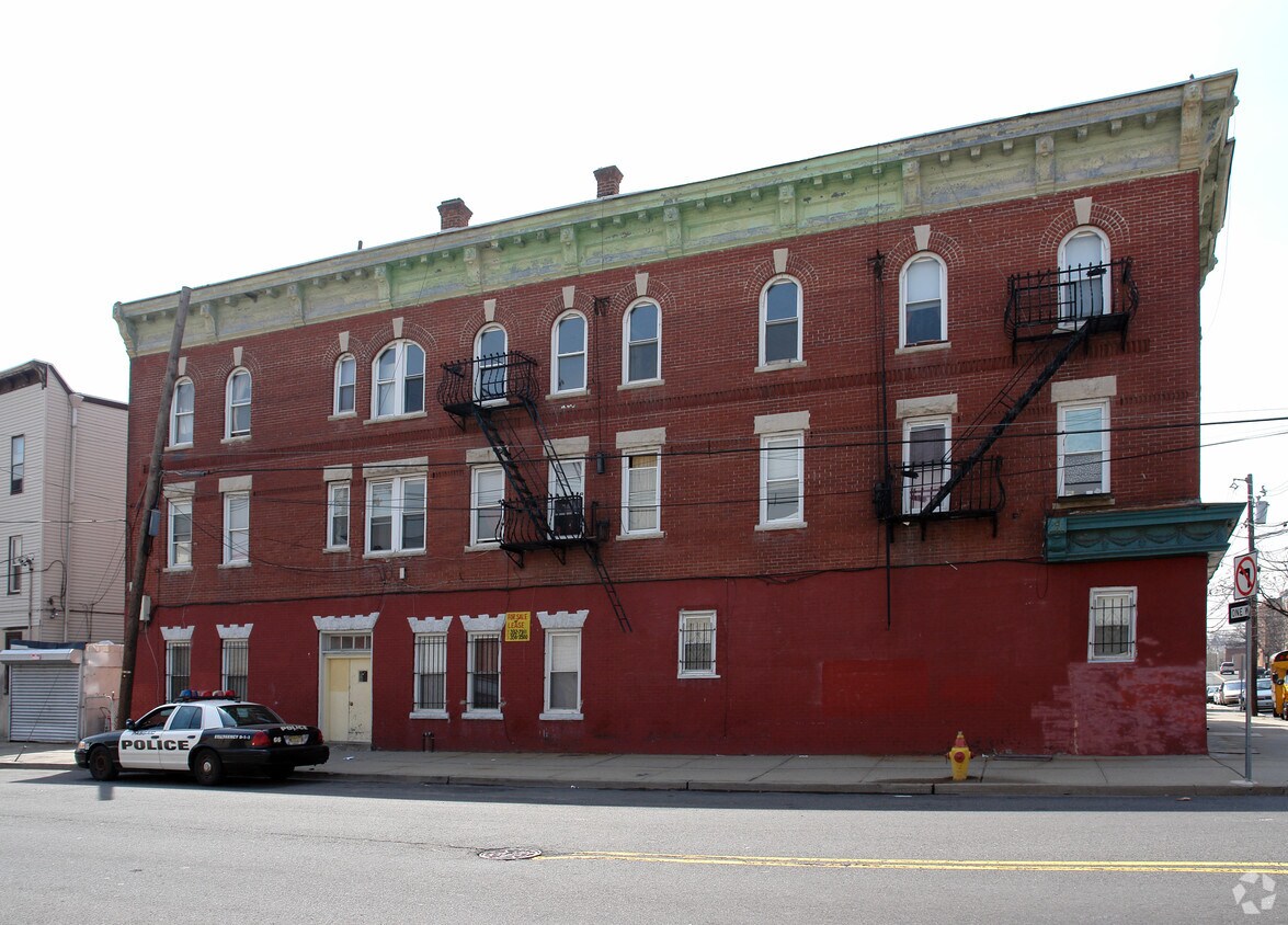 Building Photo - 23 Highland Ave