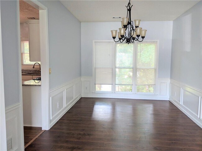 Building Photo - 10805 Glenbarr Dr