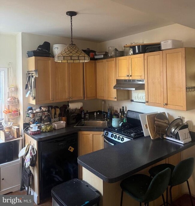 Building Photo - 1943 Waverly St