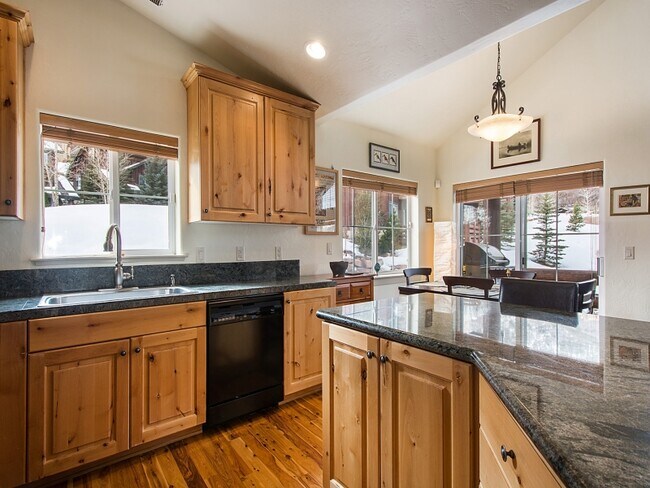 Foto del edificio - 5133 Cove Canyon Dr