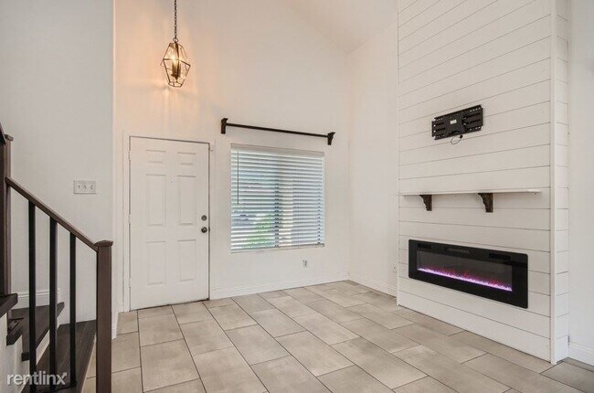 Foto del edificio - 3 br, 2.5 bath House - 1386 E 10Th Street ...