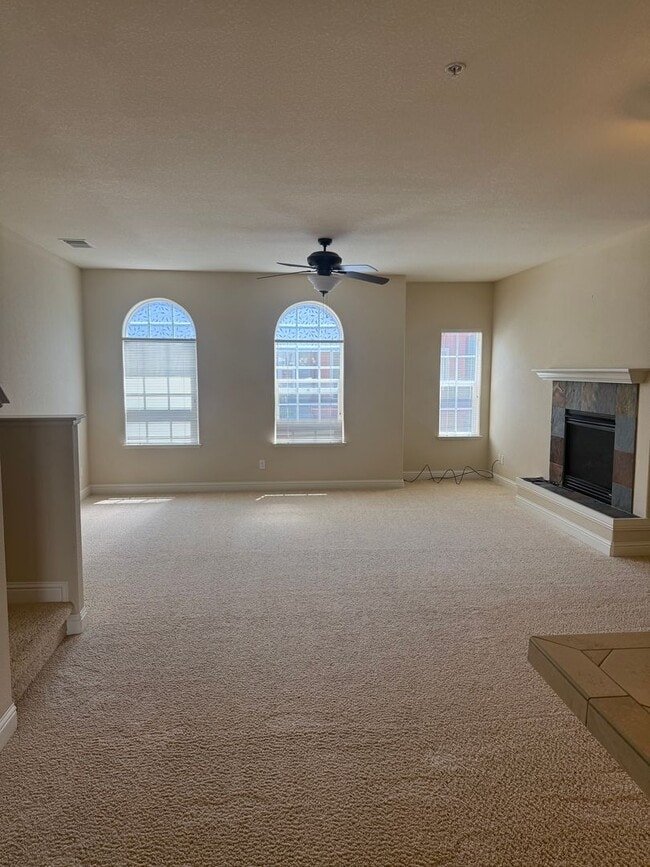 Foto del edificio - Spacious 3 - Bedroom / 2.5 Bath Condo in Desirable Town Green Village