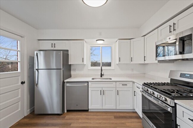 Foto del edificio - Renovated 4 Bed in Carrick