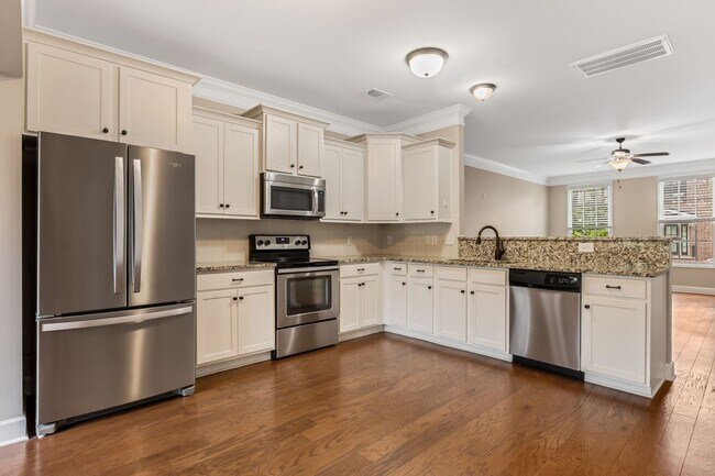 Building Photo - 3 Bed, 2.5 Bath Townhome in Berry Farms