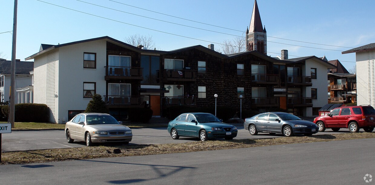 Primary Photo - Clinton Court Apartments