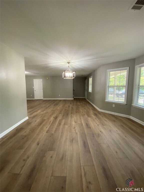 Building Photo - 1525 1525