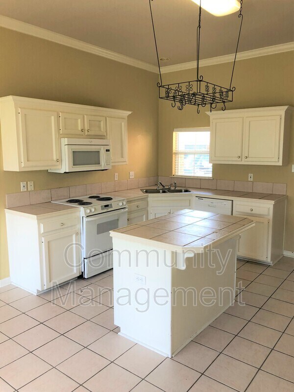 Foto del edificio - 221 Briarhaven Dr