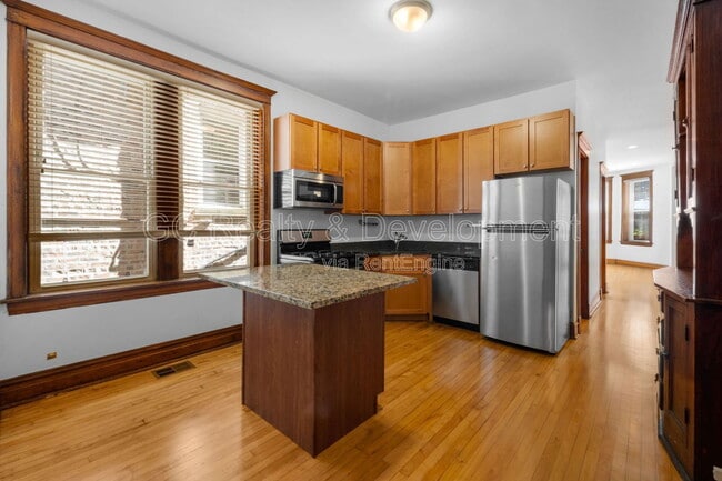 Building Photo - 2130 W Iowa St