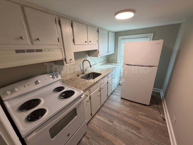 Building Photo - 814 Sunset Ave