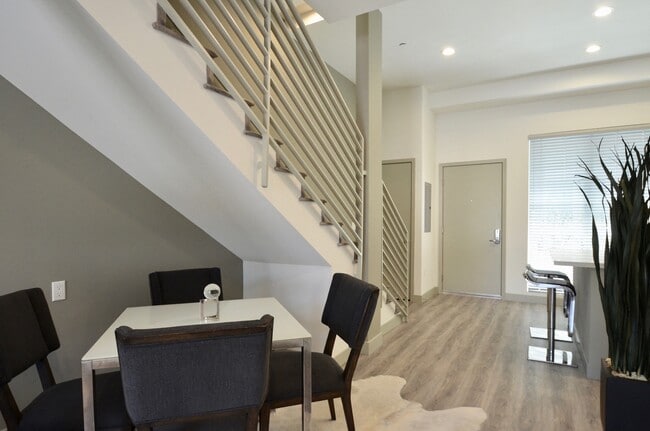 Interior Photo - Lido Apartments - 4025 Grandview