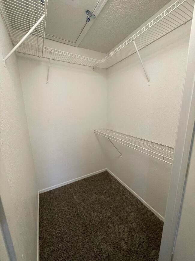 Building Photo - AVAILABLE ON JULY 1ST. BEAUTIFUL 1/1 CONDO...