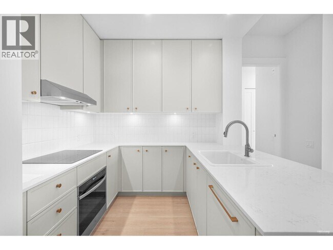 Photo du bâtiment - 708-708 Edgar Ave