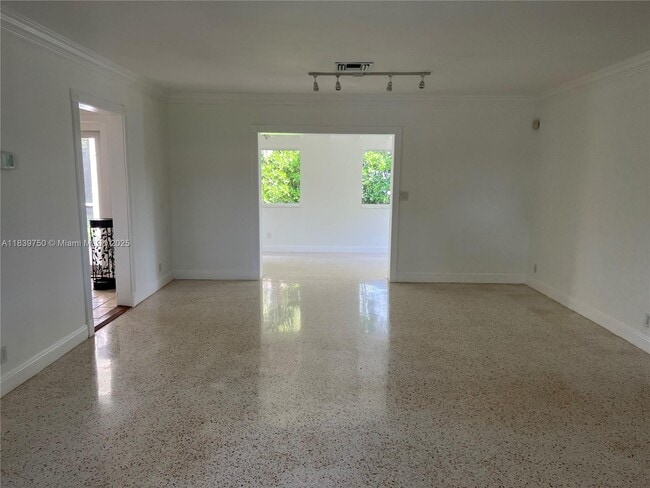 Building Photo - 6501 SW 65th St