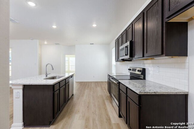 Building Photo - Beautiful Home in Hannah Heights!