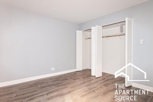 Foto del edificio - 3825 N Pine Grove Ave