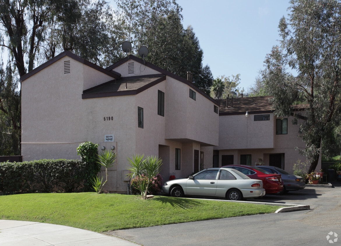 Primary Photo - Plum Tree Apartments