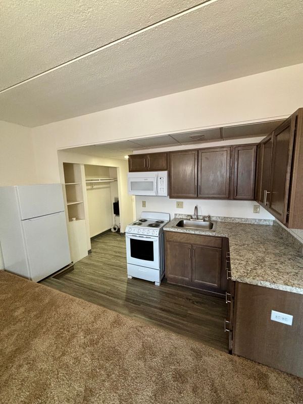 Foto principal - 2668 Elmwood Ave