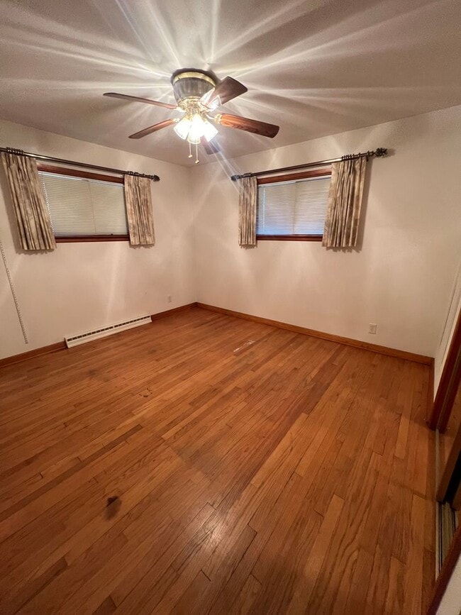 Building Photo - Indian Hills 3 Bedroom 1.5 Bath