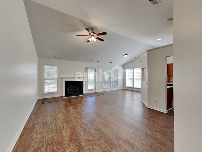 Foto del edificio - 7940 Ebony Rd