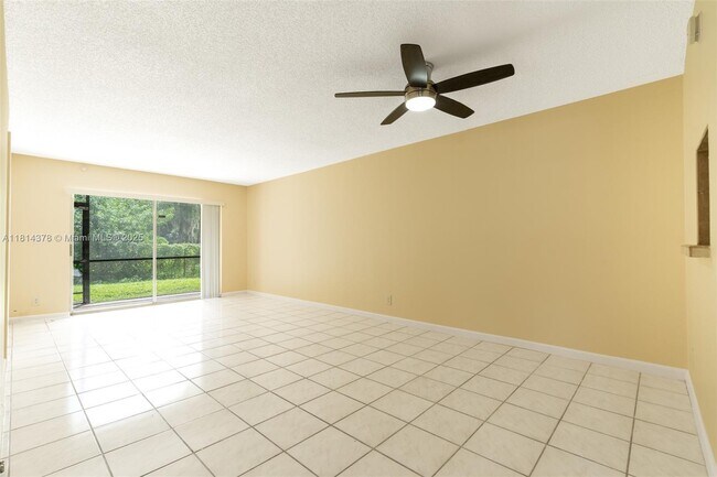 Foto del edificio - 7900 S Colony Cir