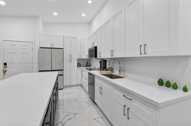 Foto del edificio - 4730 NW 102nd Ave