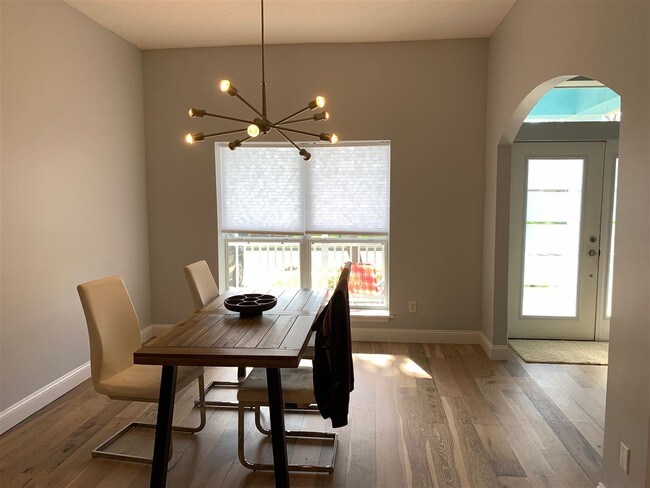 Foto del edificio - 530 Weeping Willow Ln