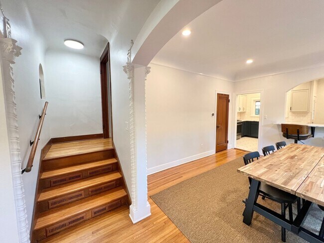 Foto del edificio - 4303 E 3rd St