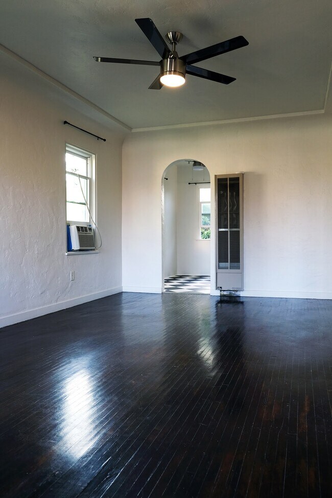 Foto del edificio - 771 Freeman Ave