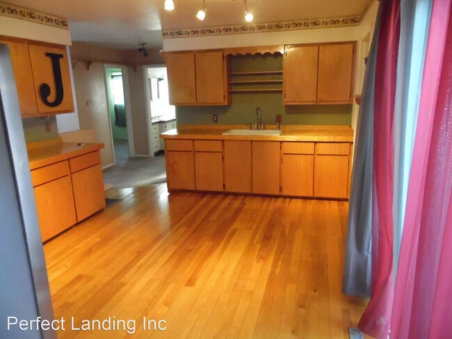 Building Photo - 2 br, 2 bath House - 1941 Vaughn Rd.