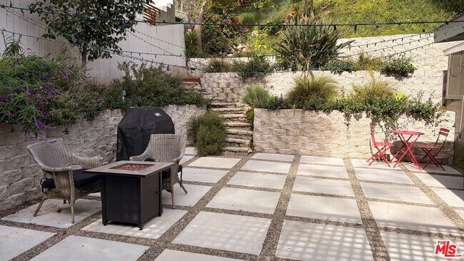 Foto del edificio - 3823 Broadlawn Dr