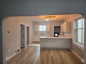 Building Photo - 574 Mulvey Av