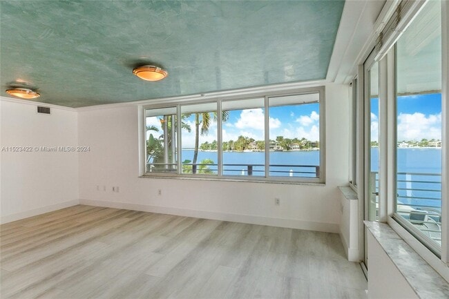 Building Photo - 405 N Hibiscus Dr