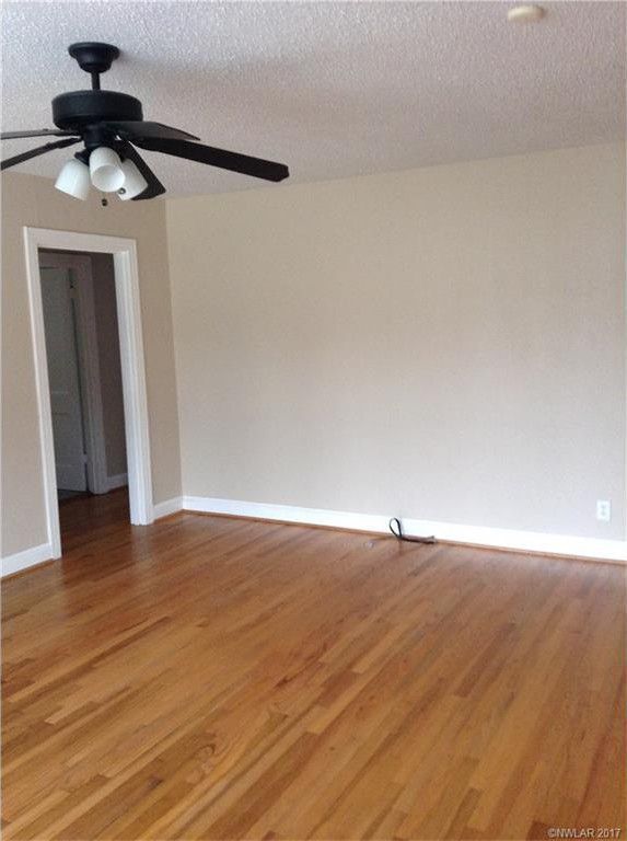 Foto del edificio - ** AVAILABLE JUNE 1ST ** CUTE 3/1 BROADMOO...