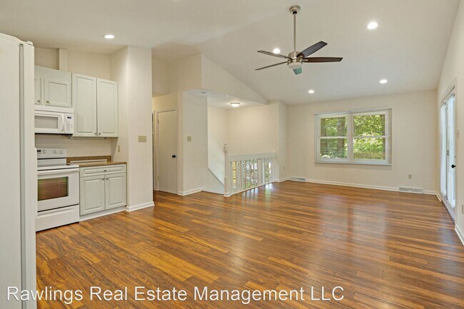 Building Photo - 3 br, 2 bath House - 10 N. Ridge Place