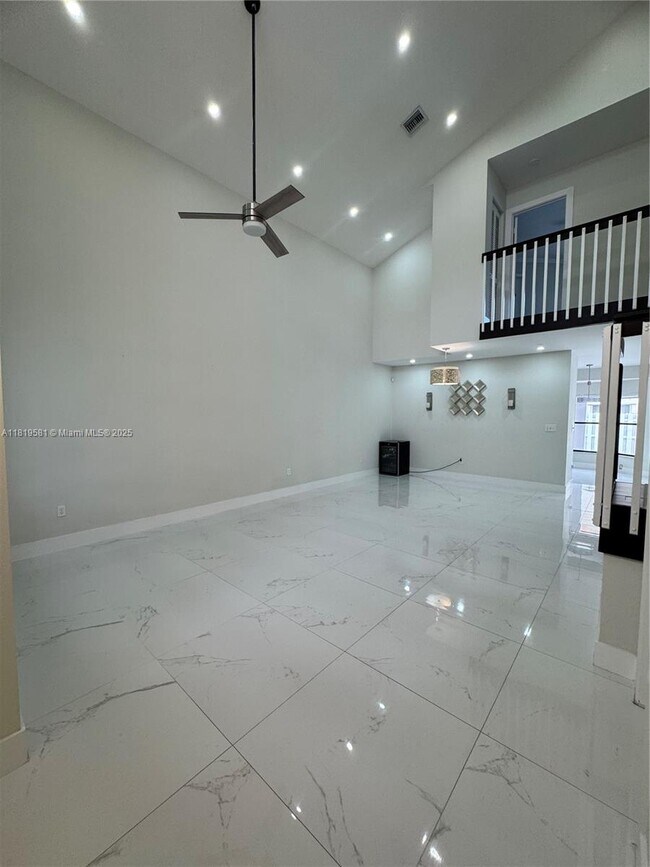 Foto del edificio - 18847 NW 82nd Pl