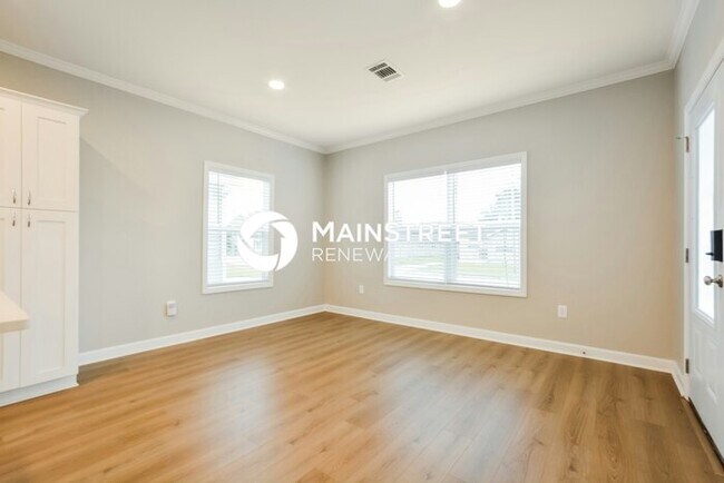 Building Photo - 4 Bedroom Pet-Friendly Home in Orlando, FL with Main Street Renewal